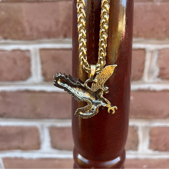 Vintage Napier gold tone bald eagle pendant with chain. Vintage necklace EAGLES - Picture 2 of 10